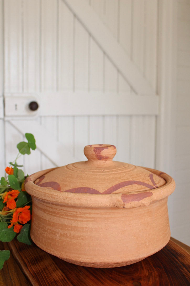 terracotta clay cooking pot with lid and handle
