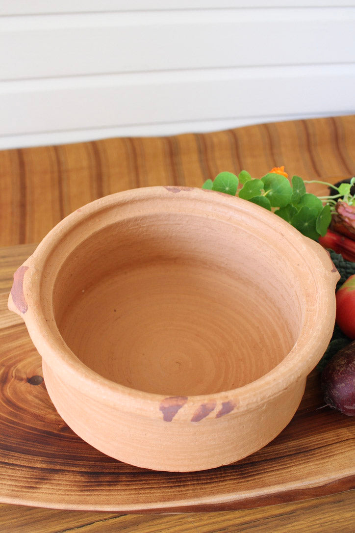 terracotta clay cooking pot with lid and handle